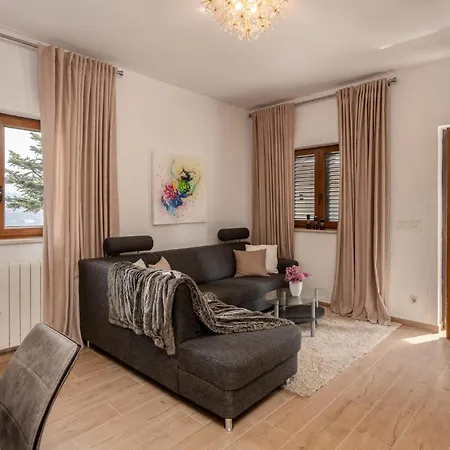 Awesome In With House Sea View